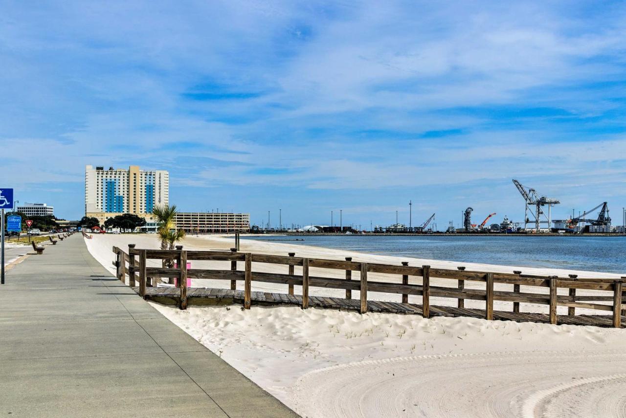 Beachside Getaway - Walk To Gulf, Pier And Casino! Villa Gulfport Exterior foto